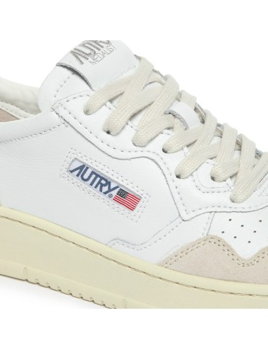 Baskets 01 Low Suede White